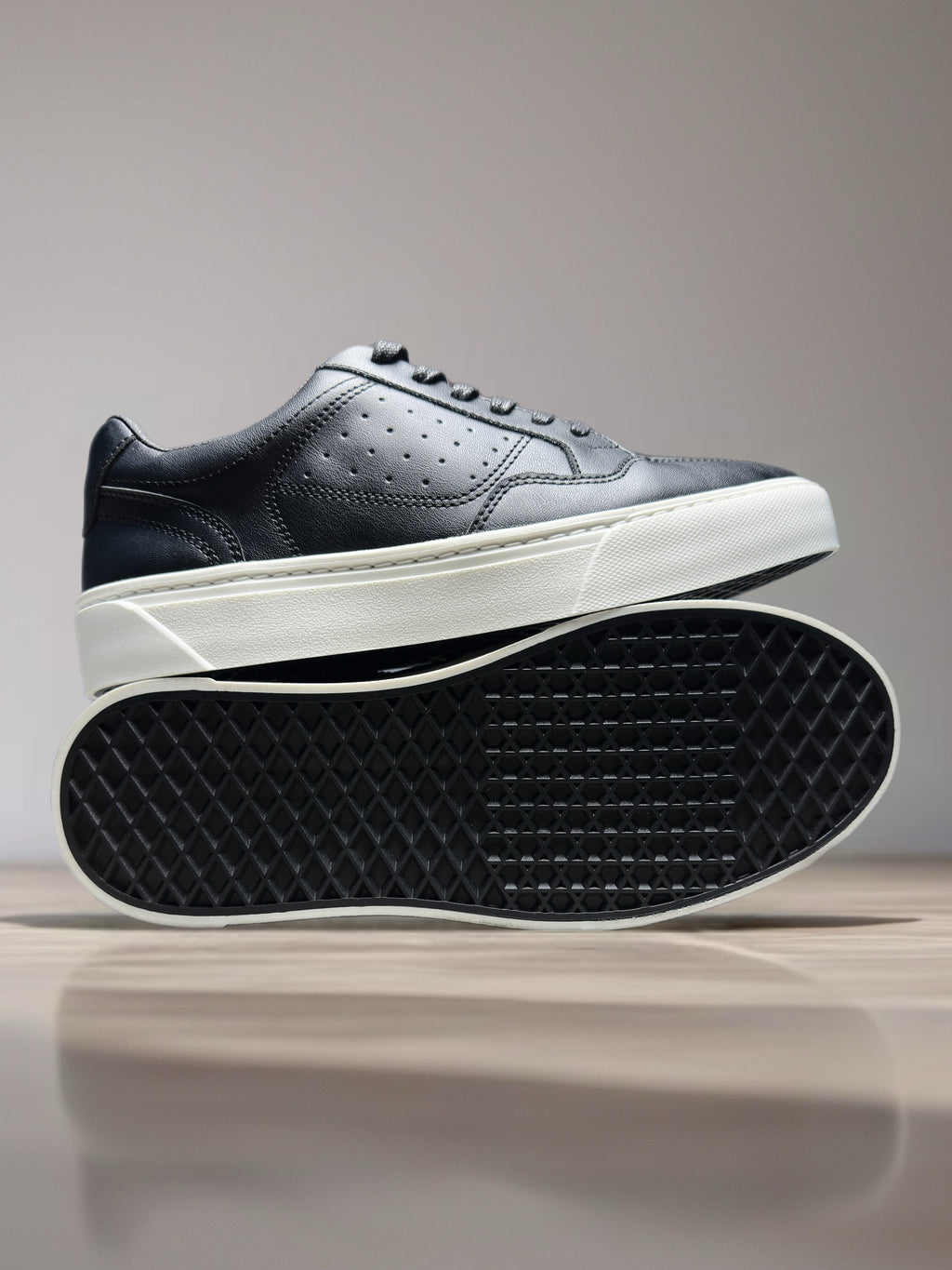 zapato para hombre tipo casual con plantilla extra confort y suela cosida, diseño elegante y cómodo. 